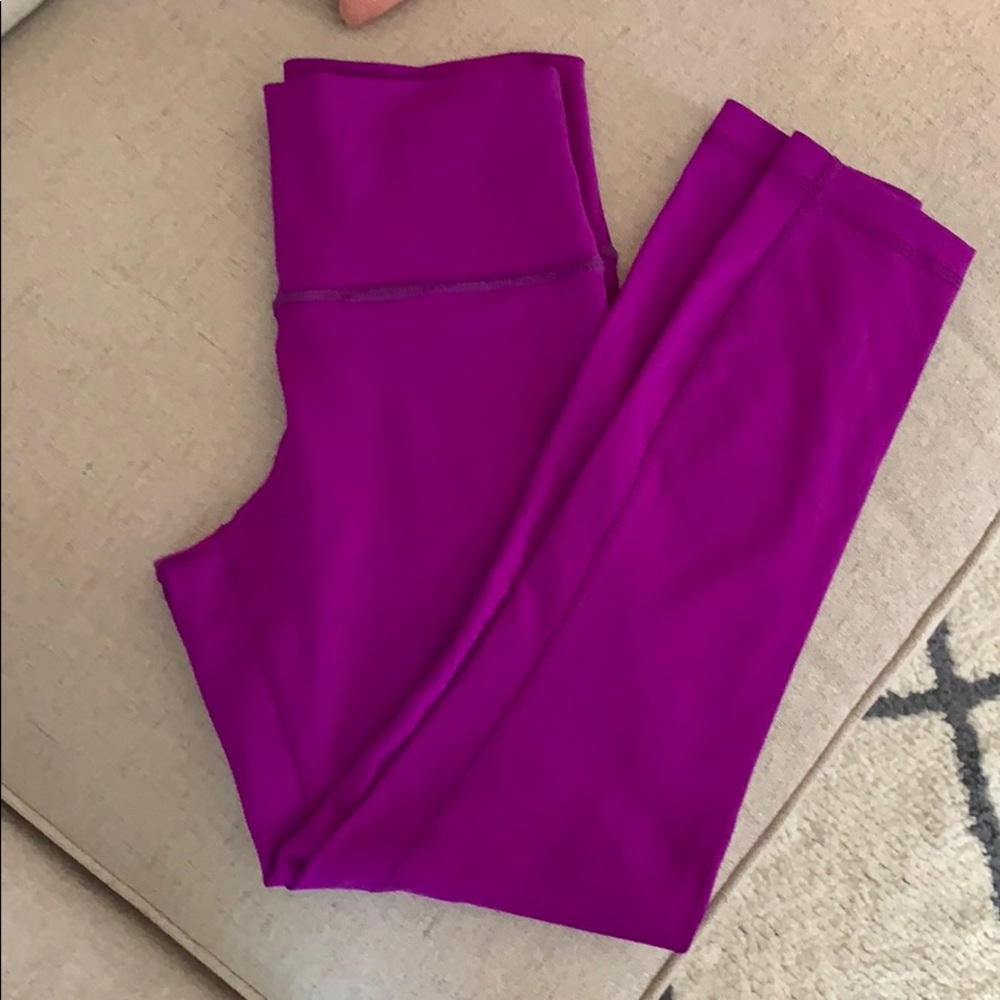 Lululemon Wunder Unders in stunning berry color!